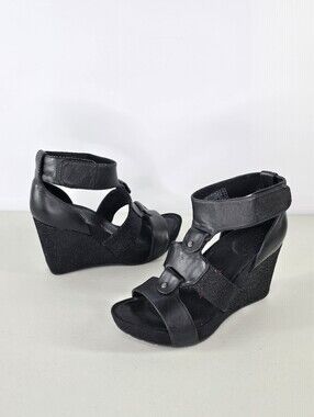 Tsubo Neelie Black Nappa Leather & Stingray Textured Platform Wedge Sandals 6.5
